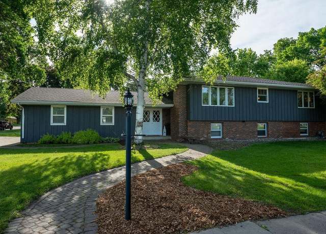 Property at 900 13th Ave SW, Willmar, MN 56201, 4 beds, 3 baths