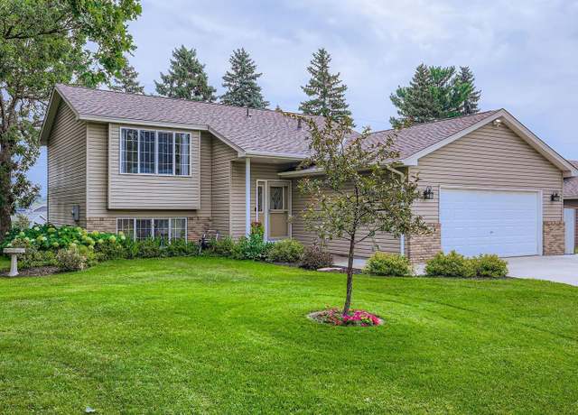Property at 912 11th Ave SW, Isanti, MN 55040, 3 beds, 2 baths