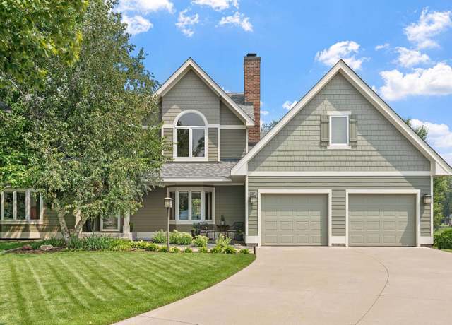 Property at 5260 Lakeview Ave, White Bear Twp, MN 55110, 5 beds, 4 baths