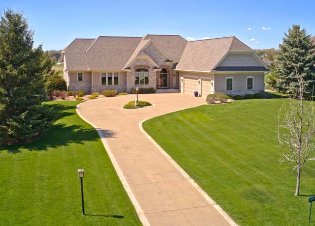 Property at 309 Lindsay Rd, Hudson, WI 54016, 4 beds, 5 baths