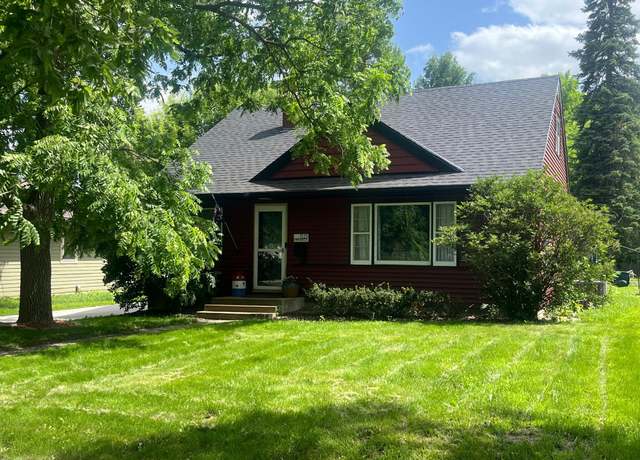 Property at 1323 Kandiyohi Ave SW, Willmar, MN 56201, 3 beds, 2 baths