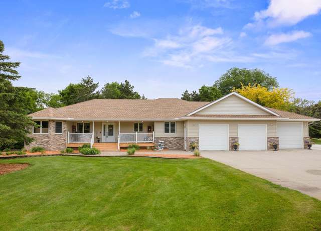 Property at 16712 206th Cir, Hutchinson, MN 55350, 3 beds, 4 baths