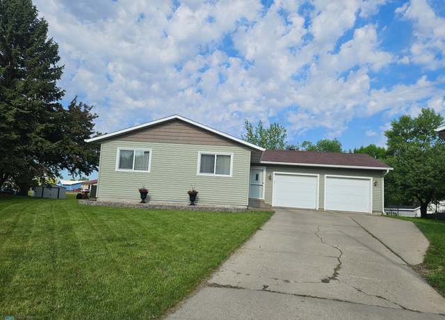 Property at 2904 17th Ave S, Moorhead, MN 56560, 3 beds, 2 baths