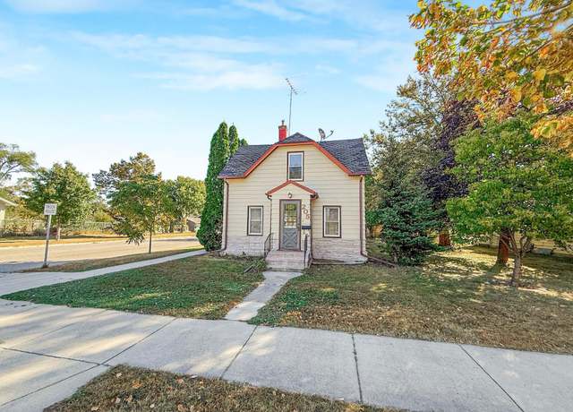 Property at 205 Adams St, Hutchinson, MN 55350, 2 beds, 1 bath