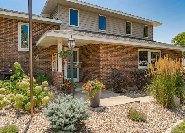 Property at 903 19th Ave SW, Austin, MN 55912, 3 beds, 4 baths