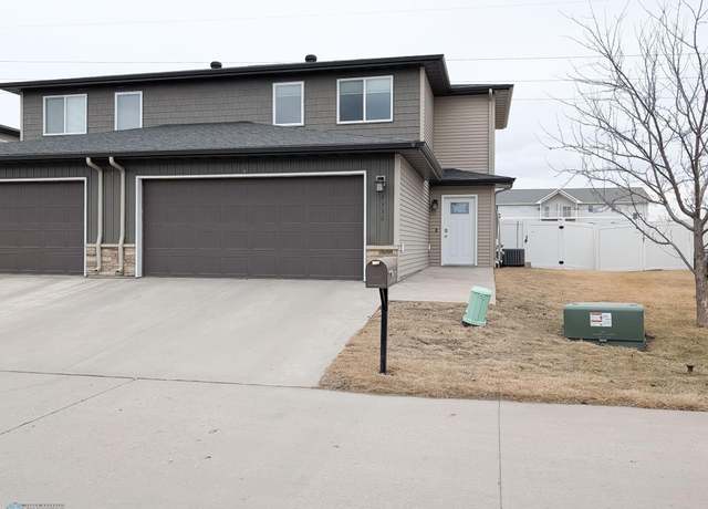 Property at 4330 Estate Dr S, Fargo, ND 58104, 4 beds, 3 baths