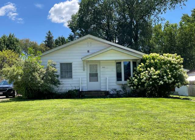 Property at 700 E 5th St, New Richmond, WI 54017, 4 beds, 2 baths