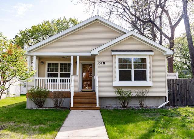 Property at 618 10th St S, Fargo, ND 58103, 4 beds, 3 baths