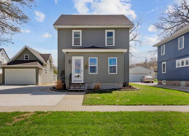 Property at 513 S Walnut Ave, Owatonna, MN 55060, 3 beds, 1 bath