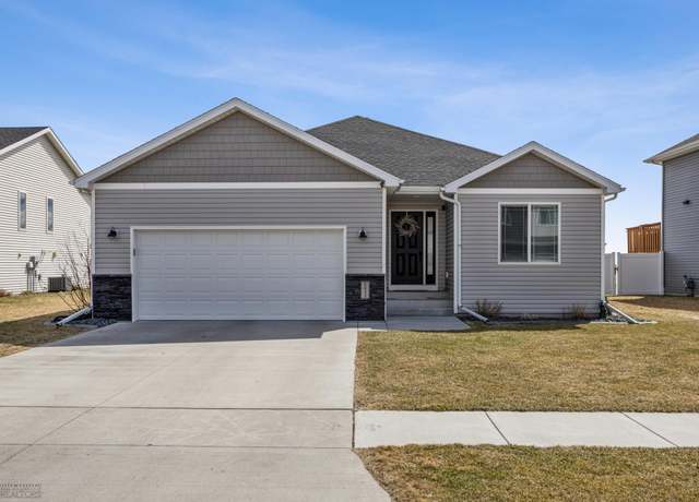 Property at 5944 58th St S, Fargo, ND 58104, 4 beds, 3 baths