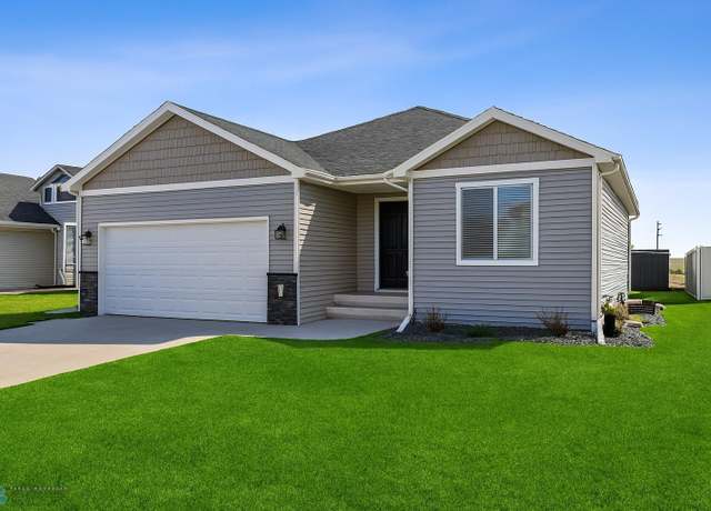 Property at 5944 58th St S, Fargo, ND 58104, 4 beds, 3 baths