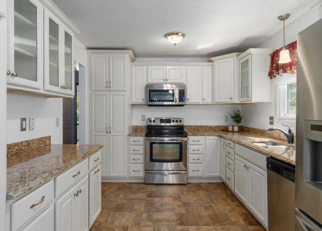 Property at 7825 Rimbley Rd, Woodbury, MN 55125, 3 beds, 2 baths