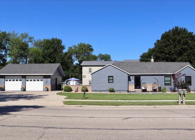 Property at 506 8th Ave SW, Pipestone, MN 56164, 4 beds, 2 baths