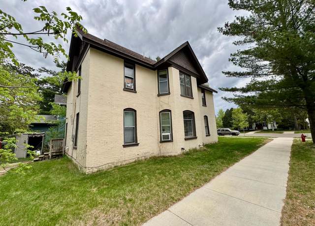 Property at 301 Juniper St, Brainerd, MN 56401, 4 beds, 3 baths