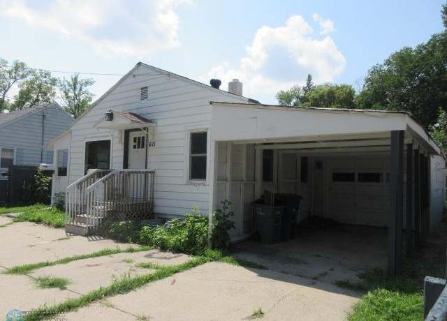 Property at 611 15th St N, Moorhead, MN 56560, 3 beds, 2 baths