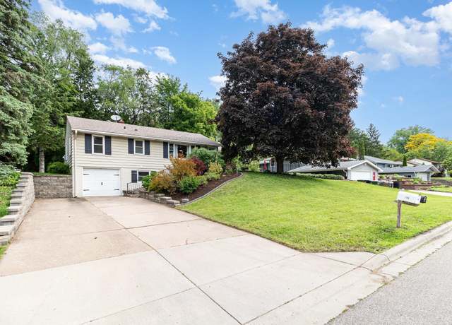Property at 423 Eldridge Ave W, Roseville, MN 55113, 3 beds, 2 baths