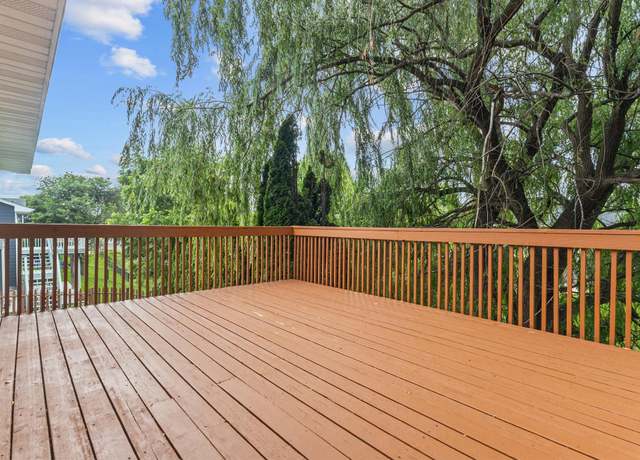 Property at 6882 173rd St W, Lakeville, MN 55024, 4 beds, 2 baths