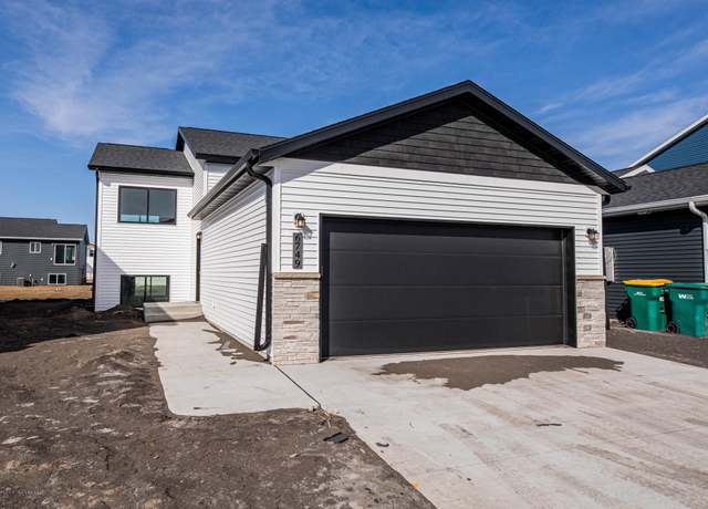 Property at 6749 67th Ave S, Horace, ND 58047, 3 beds, 3 baths