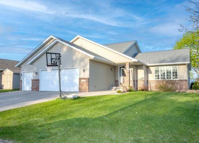 Property at 147 Waynesborough Way, Mankato, MN 56001, 5 beds, 2 baths