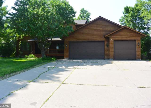 Property at 1706 Fairway Dr, Glencoe, MN 55336, 5 beds, 4 baths