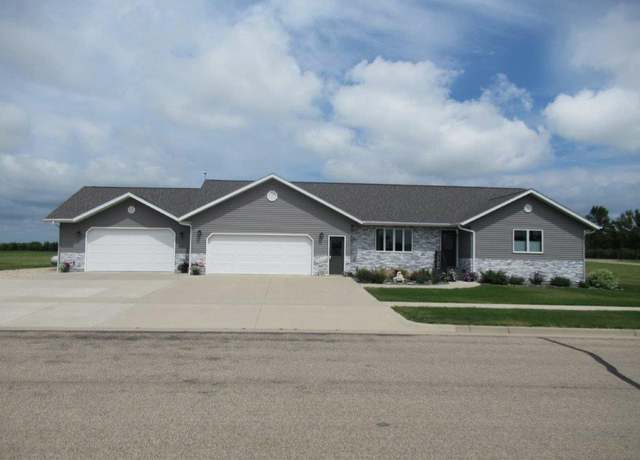 Property at 510 Hill Crest St, Edgerton, MN 56128, 4 beds, 4 baths