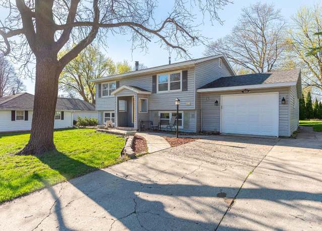 Property at 471 Barry Dr, Owatonna, MN 55060, 3 beds, 2 baths