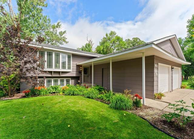 Property at 570 Roberts St SW, Hutchinson, MN 55350, 3 beds, 3 baths