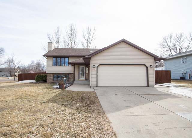 Property at 2202 33rd Ave S, Fargo, ND 58104, 4 beds, 3 baths