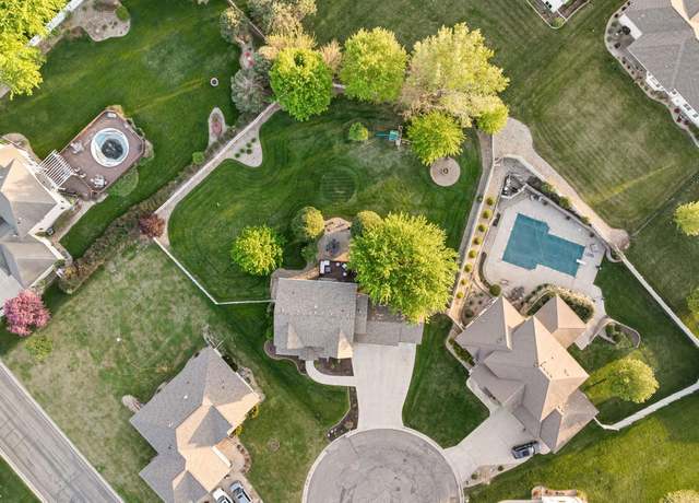 Property at 2703 10th Ave SW, Austin, MN 55912, 5 beds, 4 baths