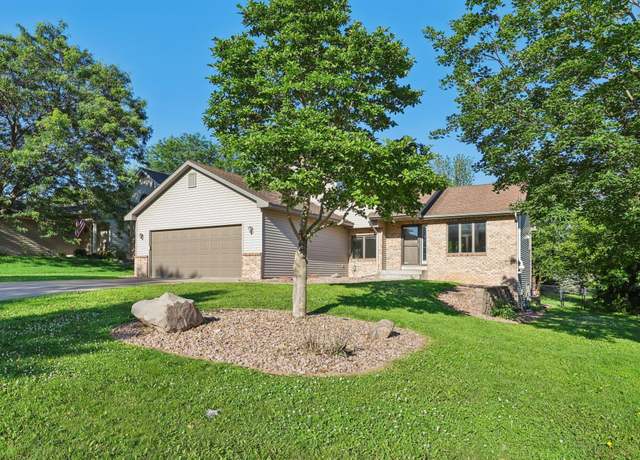 Property at 1504 Monarch St, Shakopee, MN 55379, 4 beds, 3 baths