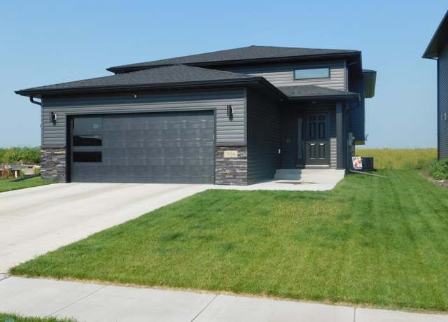 Property at 1194 Jill Dr W, West Fargo, ND 58078, 4 beds, 2 baths