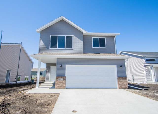 Property at 3835 19th St S, Moorhead, MN 56560, 3 beds, 3 baths