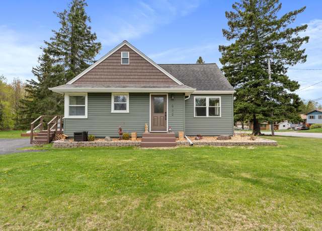 Property at 632 W Quince St, Duluth, MN 55811, 3 beds, 1 bath