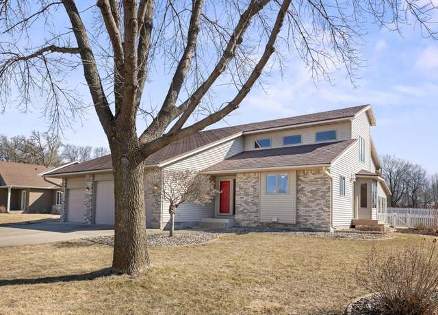 Property at 765 Roberts St SW, Hutchinson, MN 55350, 4 beds, 3 baths