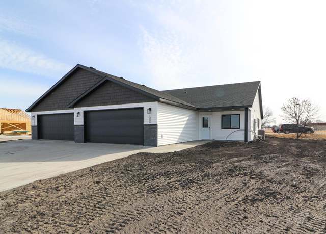 Property at 1416 Prairie Ln, Wahpeton, ND 58075, 2 beds, 2 baths