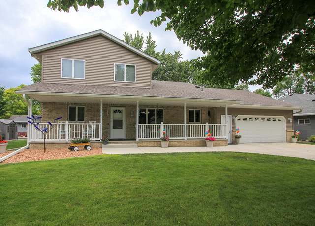 Property at 1029 Goebel St SW, Hutchinson, MN 55350, 5 beds, 3 baths