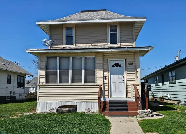 Property at 214 2nd Ave N, Wahpeton, ND 58075, 3 beds, 2 baths