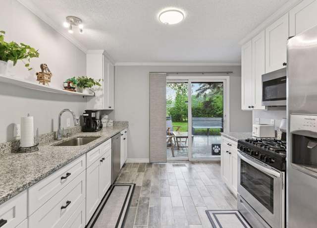 Property at 2505 Florida Ave N, Golden Valley, MN 55427, 3 beds, 2 baths
