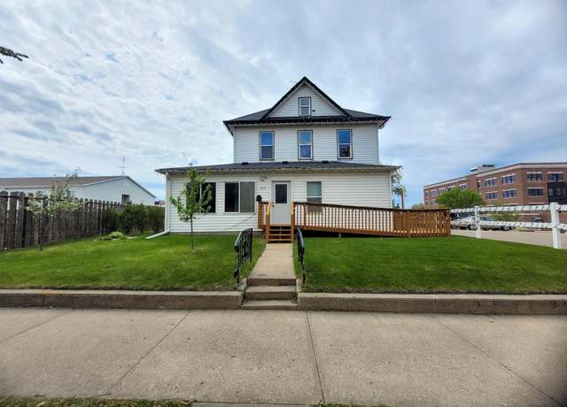 Property at 406 Hawthorne St, Alexandria, MN 56308, 5 beds, 3 baths