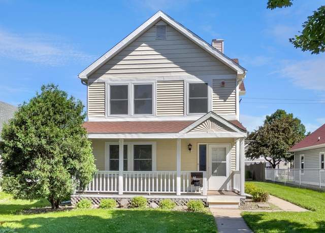 Property at 61 Sycamore St W, Saint Paul, MN 55117, 3 beds, 2 baths