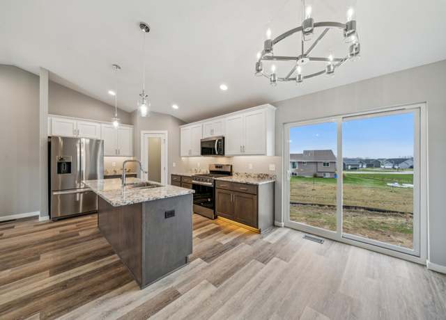 Property at 230 Eagle Ridge Dr, Roberts, WI 54023, 3 beds, 2 baths