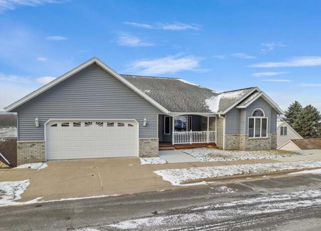 Property at 106 S 2nd St, Alma, WI 54610, 4 beds, 5 baths