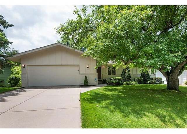 Property at 5157 Abercrombie Dr, Edina, MN 55439, 4 beds, 3 baths