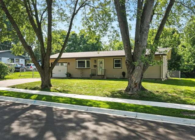Property at 916 Westwood Dr, Faribault, MN 55021, 4 beds, 2 baths