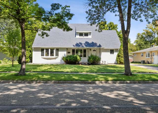 Property at 1418 21st Ave S, Moorhead, MN 56560, 6 beds, 4 baths