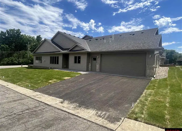 Property at 213 Parkway Pl, Mankato, MN 56001, 2 beds, 2 baths