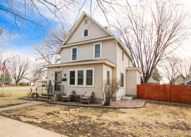 Property at 305 Monroe St SE, Hutchinson, MN 55350, 4 beds, 2 baths