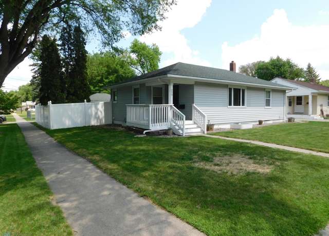Property at 229 21st Ave N, Fargo, ND 58102, 3 beds, 2 baths