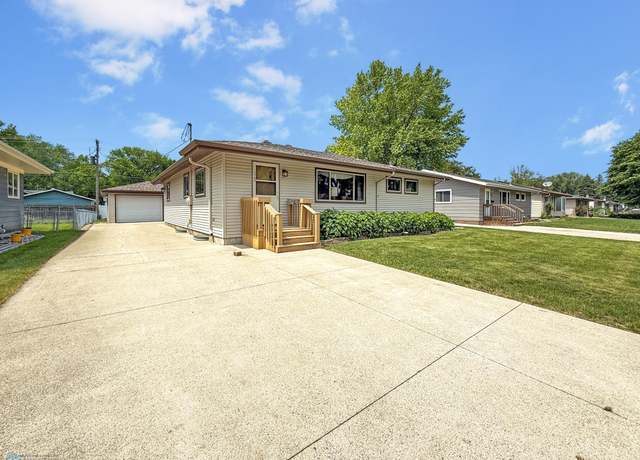 Property at 1737 14 1/2 St S, Fargo, ND 58103, 4 beds, 2 baths