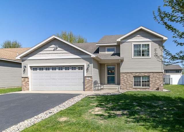 Property at 105 Doral Dr, Mankato, MN 56001, 3 beds, 2 baths